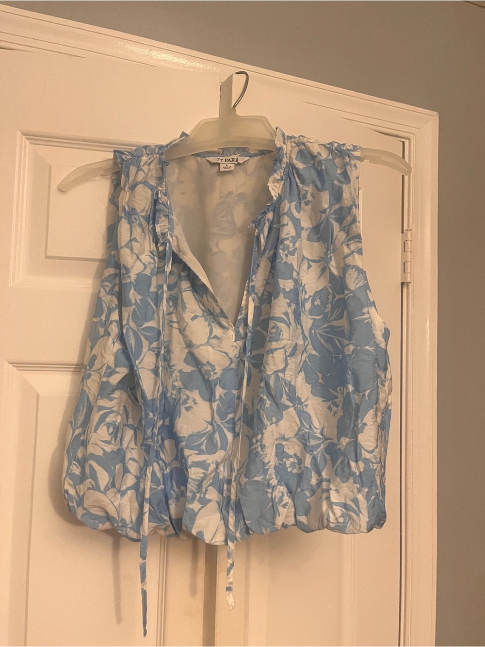 New York & Company Light Blue and White Floral Tie-Hem Camisole